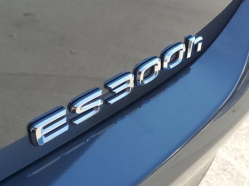 Used 2023 Lexus ES 300h w/ Premium Package image 9