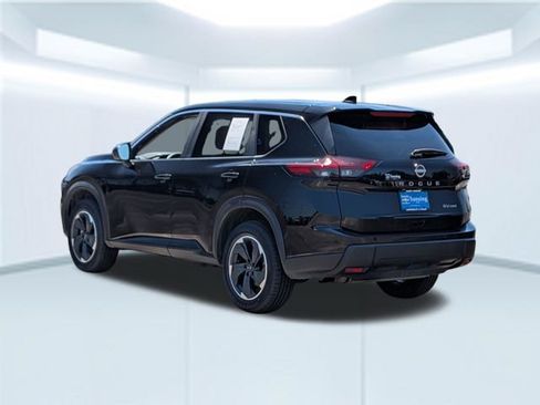 Used 2024 Nissan Rogue SV AWD/4WD image 3
