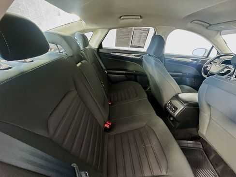 Used 2020 Ford Fusion SE FWD image 25