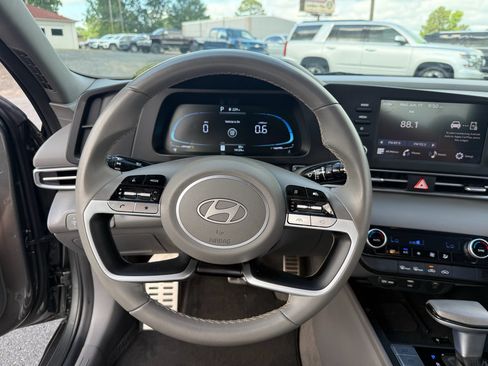 Used 2025 Hyundai Elantra Sport FWD image 34