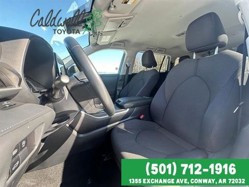 Used 2024 Toyota Highlander LE image 32