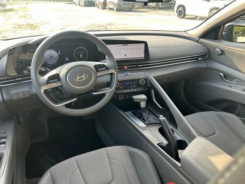Used 2024 Hyundai Elantra SEL FWD image 14