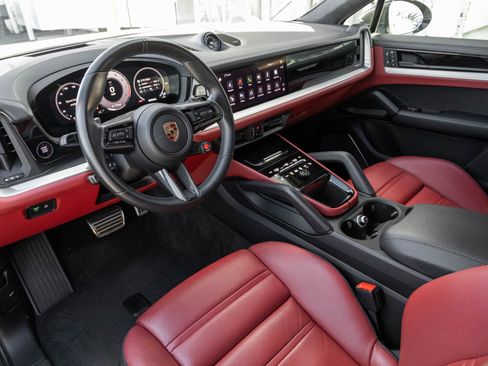 Certified 2024 Porsche Cayenne Turbo GT image 4