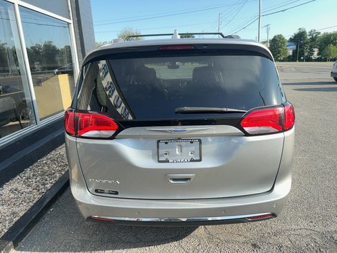 Used 2018 Chrysler Pacifica Touring-L Plus FWD image 7