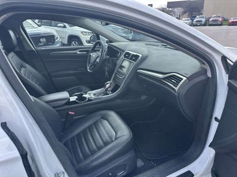 Used 2014 Ford Fusion SE w/ Equipment Group 202A image 14