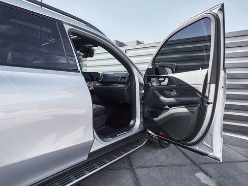 Used 2024 Mercedes-Benz GLS 63 AMG 4MATIC image 22