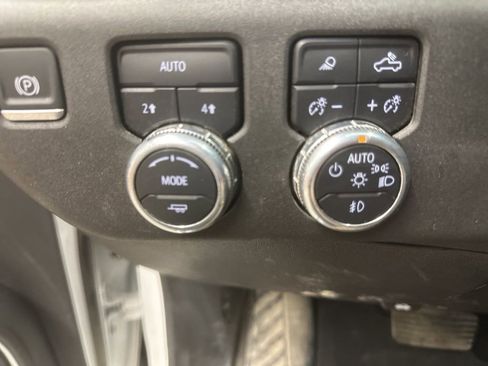 Used 2024 GMC Sierra 1500 SLT image 8