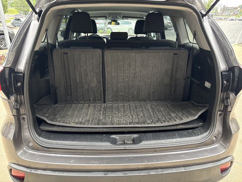 Used 2017 Toyota Highlander LE AWD/4WD image 33