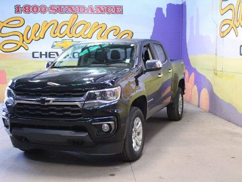 Used 2022 Chevrolet Colorado LT w/ LT Convenience Package image 2