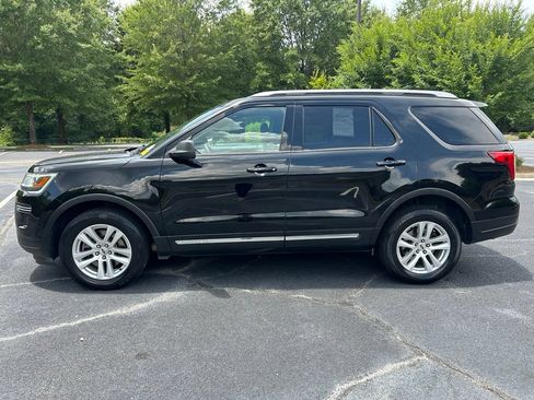 Used 2018 Ford Explorer XLT AWD/4WD image 6