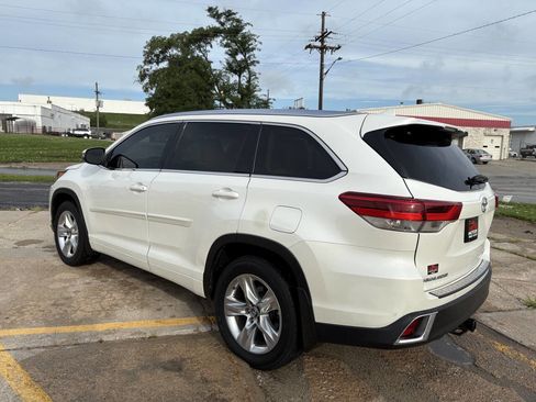 Used 2017 Toyota Highlander AWD V6 image 23