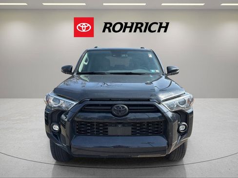 Used 2022 Toyota 4Runner SR5 Premium w/ Moonroof Package image 2