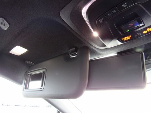 Used 2023 Toyota Corolla SE image 33