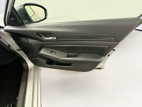 Used 2024 Nissan Altima 2.5 SV AWD/4WD image 32