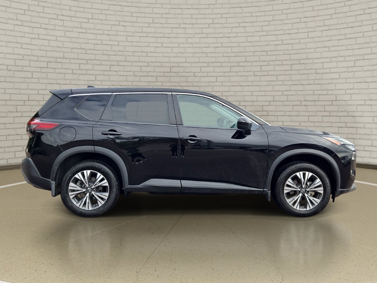 Used 2023 Nissan Rogue SV AWD/4WD image 4