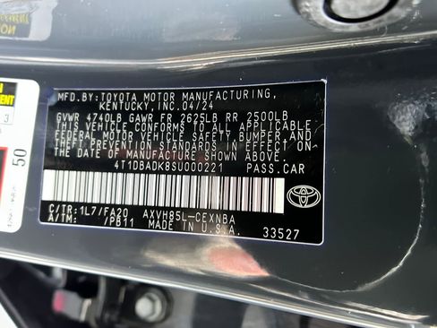Used 2025 Toyota Camry LE w/ Convenience Package image 27