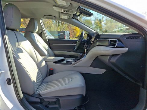 Used 2023 Toyota Camry SE image 13