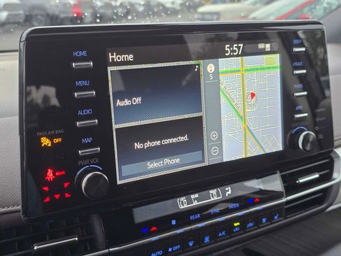 Used 2023 Toyota Sienna Platinum image 28