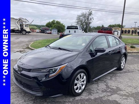 Used 2025 Toyota Corolla LE FWD image 8