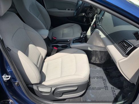Used 2017 Hyundai Elantra SE FWD image 11