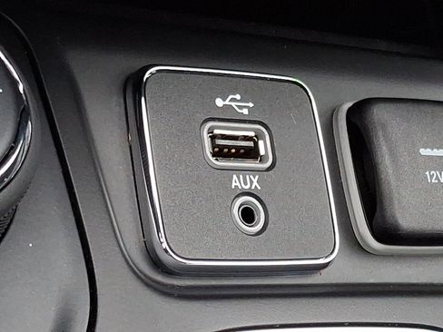 Used 2019 Jeep Cherokee Latitude Plus image 24