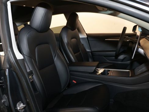 Used 2023 Tesla Model 3 Standard Range image 17