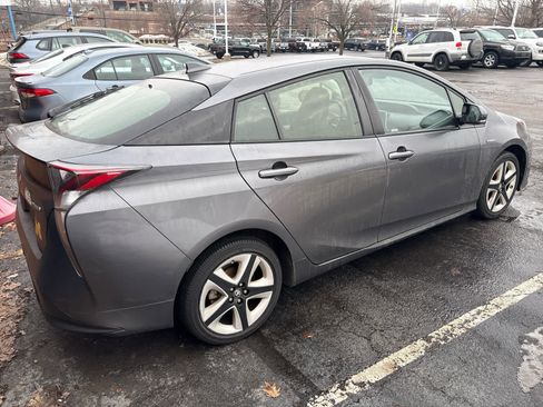 Used 2016 Toyota Prius Four Touring image 10