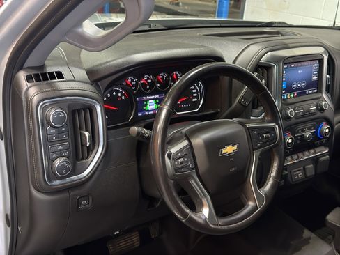 Used 2020 Chevrolet Silverado 1500 LT w/ Convenience Package AWD/4WD image 19