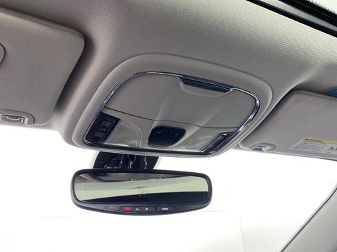 Used 2019 Jeep Cherokee Limited image 27