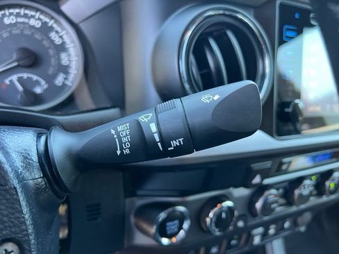 Used 2019 Toyota Tacoma TRD Off-Road AWD/4WD image 19