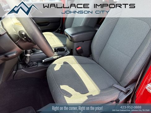 Used 2024 Jeep Wrangler Unlimited w/ Convenience Group AWD/4WD image 15