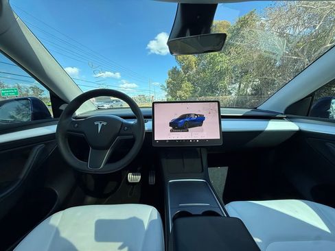 Used 2023 Tesla Model Y Performance image 18
