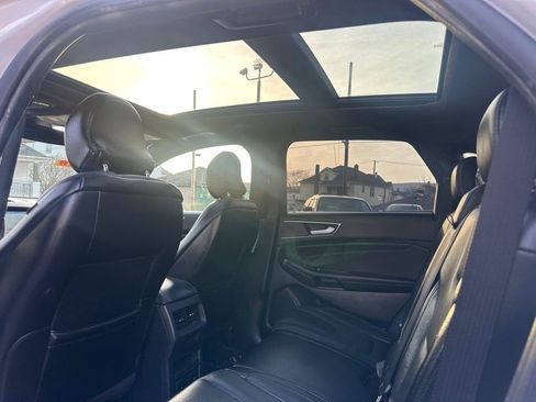 Used 2019 Ford Edge Titanium w/ Equipment Group 301A AWD/4WD image 19
