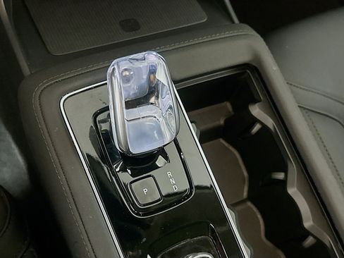 Used 2025 Volvo XC90 B6 Plus image 25