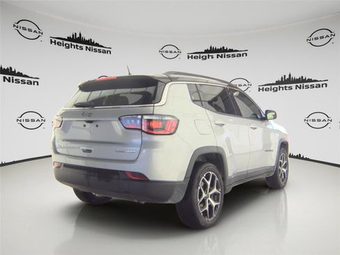 Used 2025 Jeep Compass Limited AWD/4WD image 8