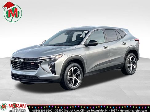 Certified 2024 Chevrolet Trax RS w/ Driver Confidence Package image 1