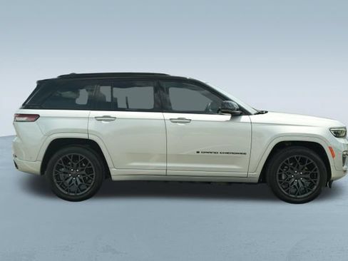 Used 2023 Jeep Grand Cherokee Summit AWD/4WD image 10