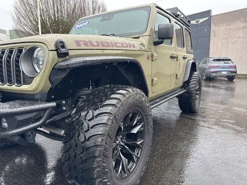 Used 2025 Jeep Wrangler Unlimited Rubicon AWD/4WD image 13