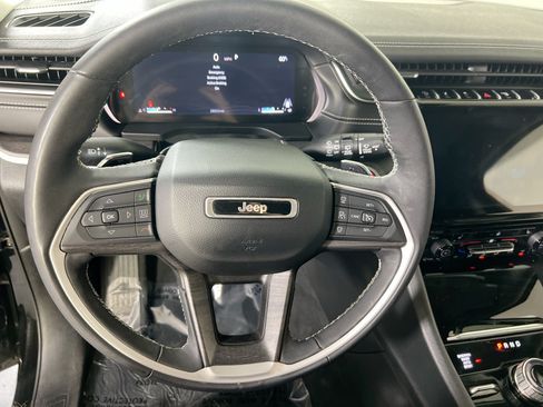 Used 2023 Jeep Grand Cherokee L Limited AWD/4WD image 11