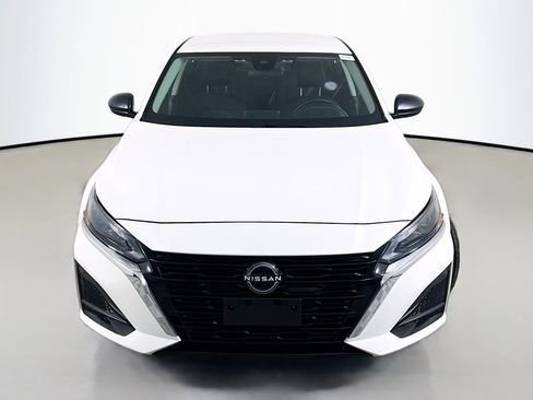 Used 2024 Nissan Altima 2.5 S image 2