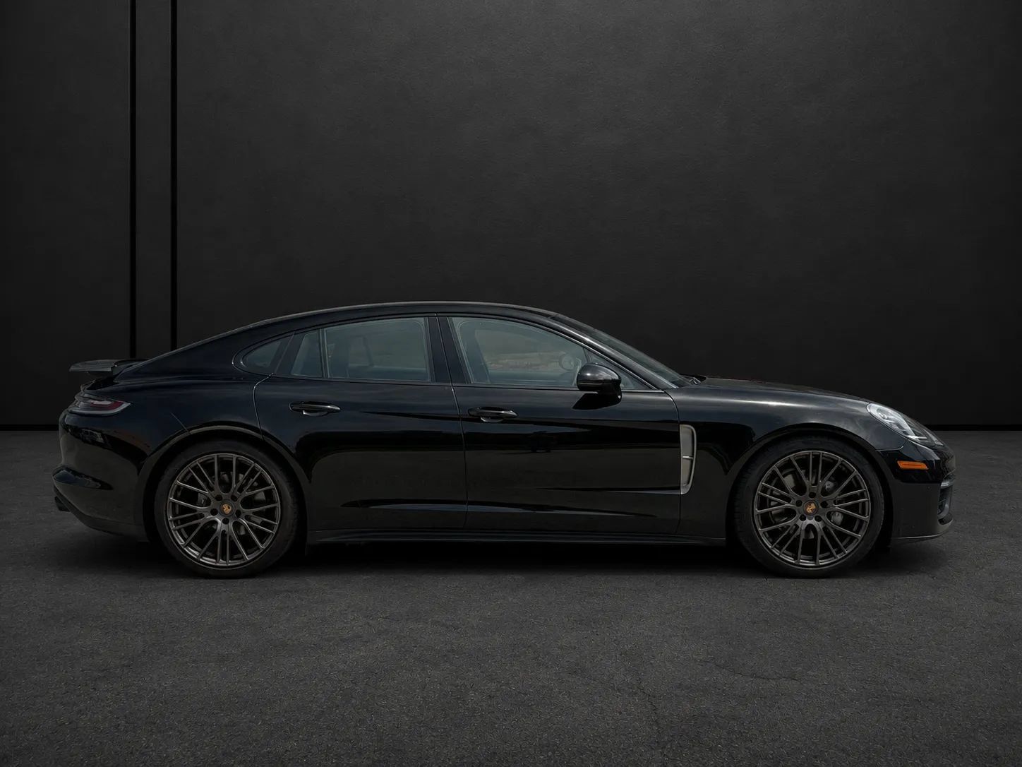 Used 2023 Porsche Panamera image 2