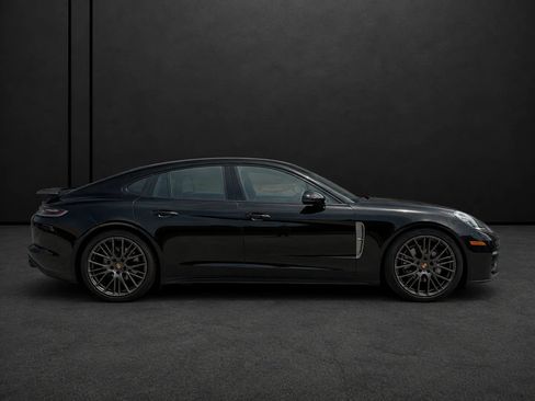 Used 2023 Porsche Panamera image 2