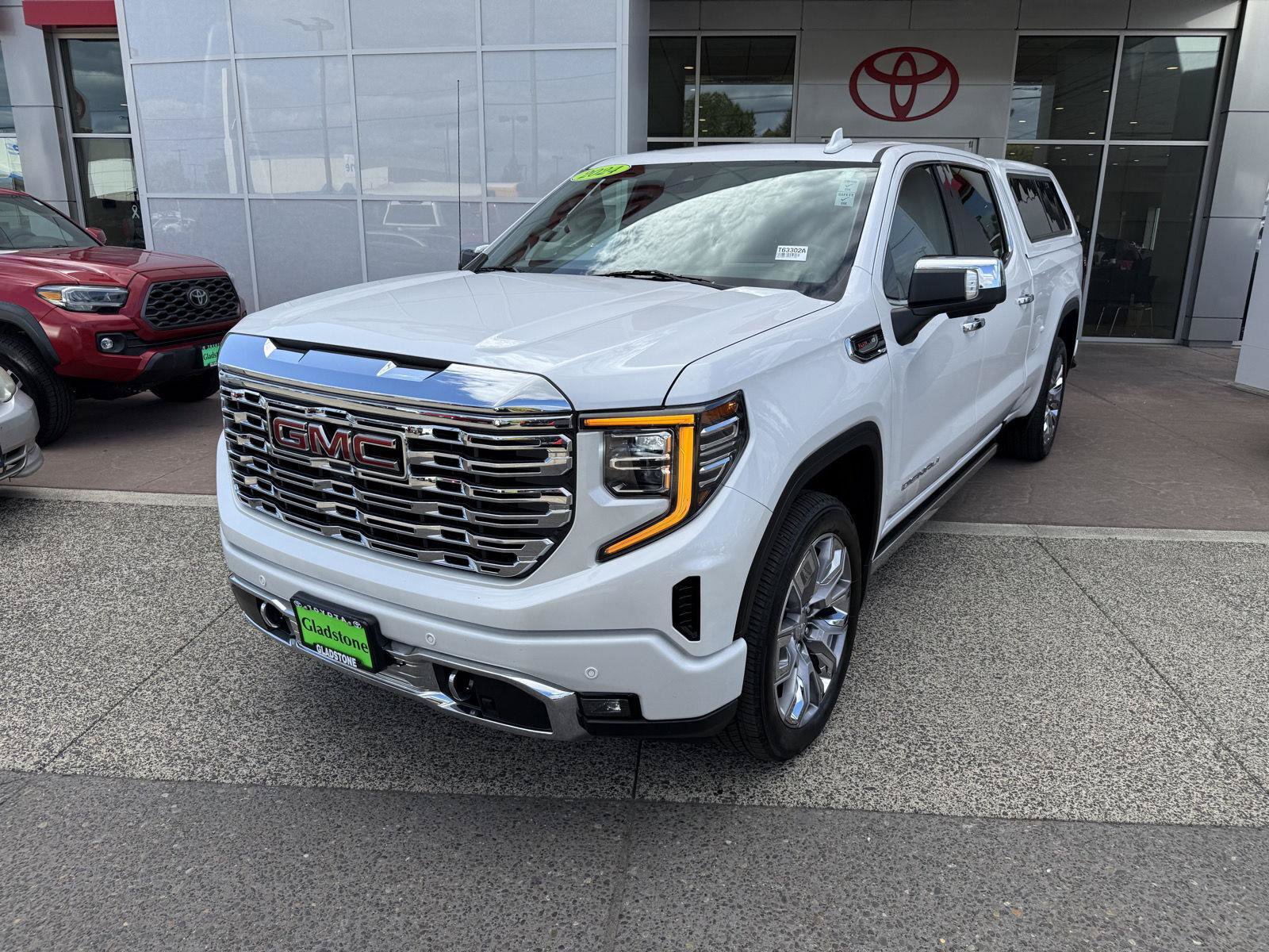 Used 2024 GMC Sierra 1500 Denali AWD/4WD image 2