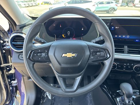 Used 2024 Chevrolet Trax LT FWD image 25