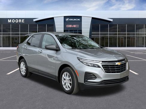 Used 2024 Chevrolet Equinox LS w/ LS Convenience Package FWD image 3