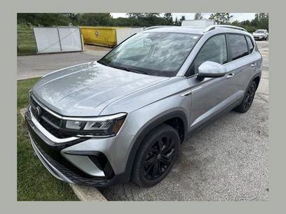 Used 2023 Volkswagen Taos SE w/ Panoramic Sunroof Package