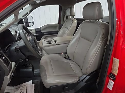 Certified 2019 Ford F350 4x4 Regular Cab DRW Super Duty image 34