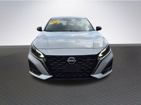 Used 2024 Nissan Altima 2.5 SR AWD/4WD image 3