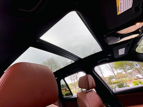 Used 2021 BMW X5 xDrive40i w/ M Sport Package image 14