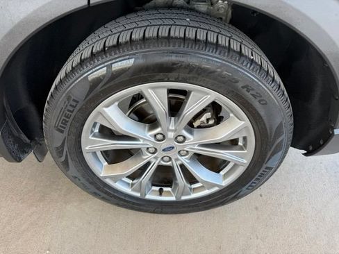 Used 2020 Ford Explorer XLT w/ Equipment Group 202A RWD image 5